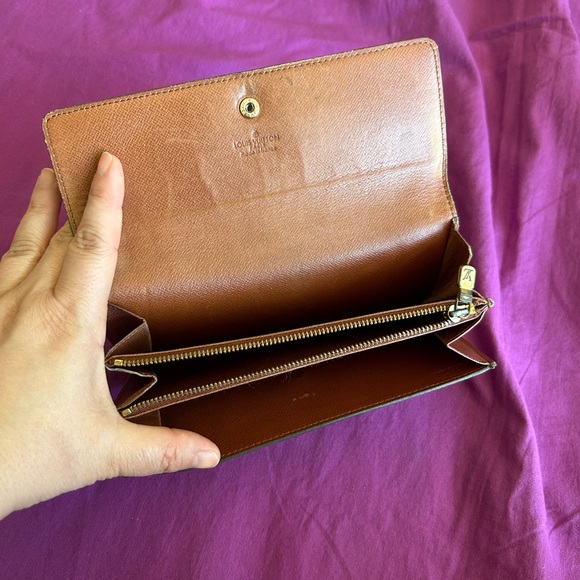 Authentic LV Wallet - Picture 4 of 5